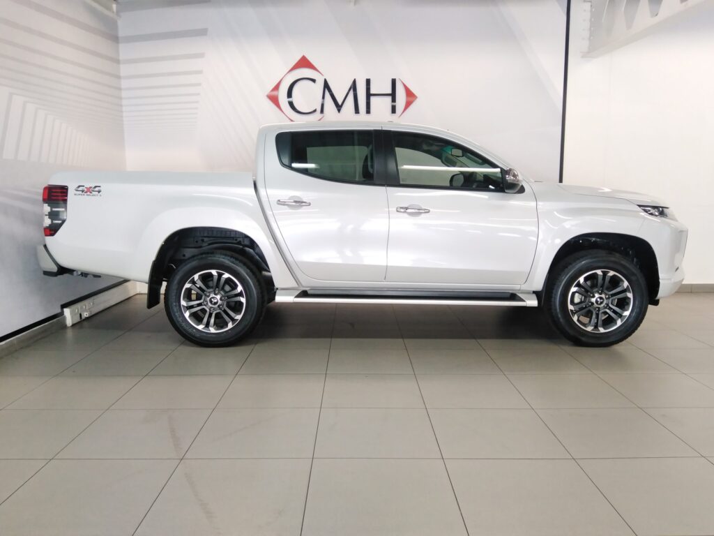 Mitsubishi Triton Double Cab Side